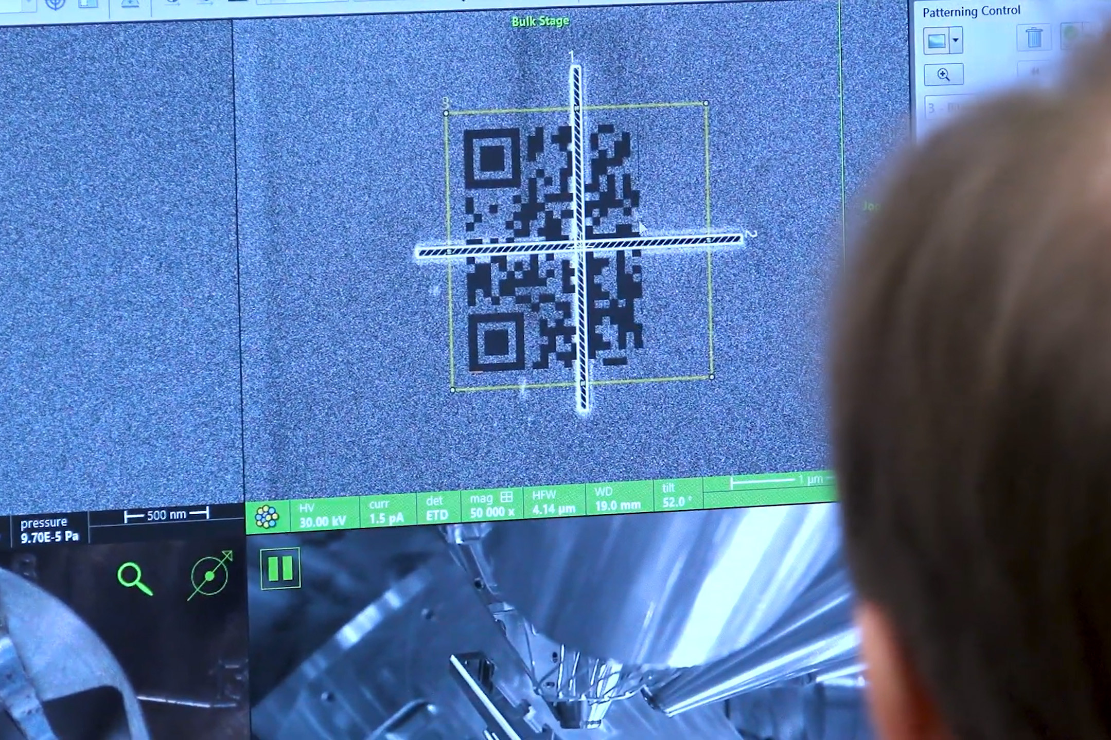 Kode QR Berukuran Mikrometer